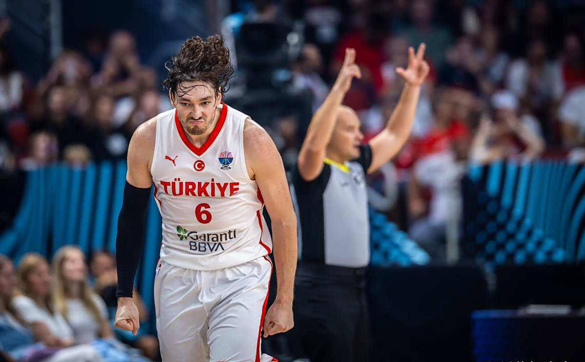 奥斯曼重现神勇！前NBA球员在欧锦赛中扬威塞尔维亚？