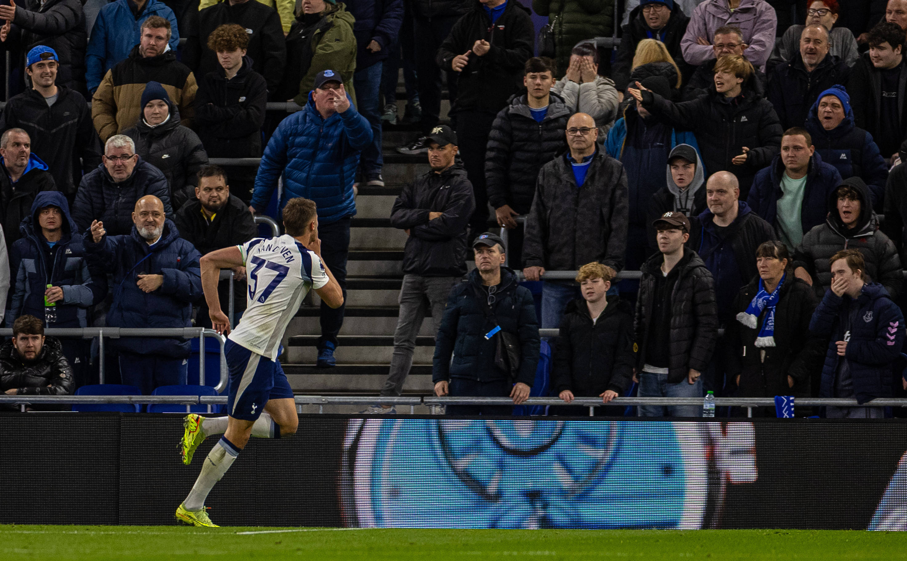 （体育）足球——英超：热刺胜埃弗顿