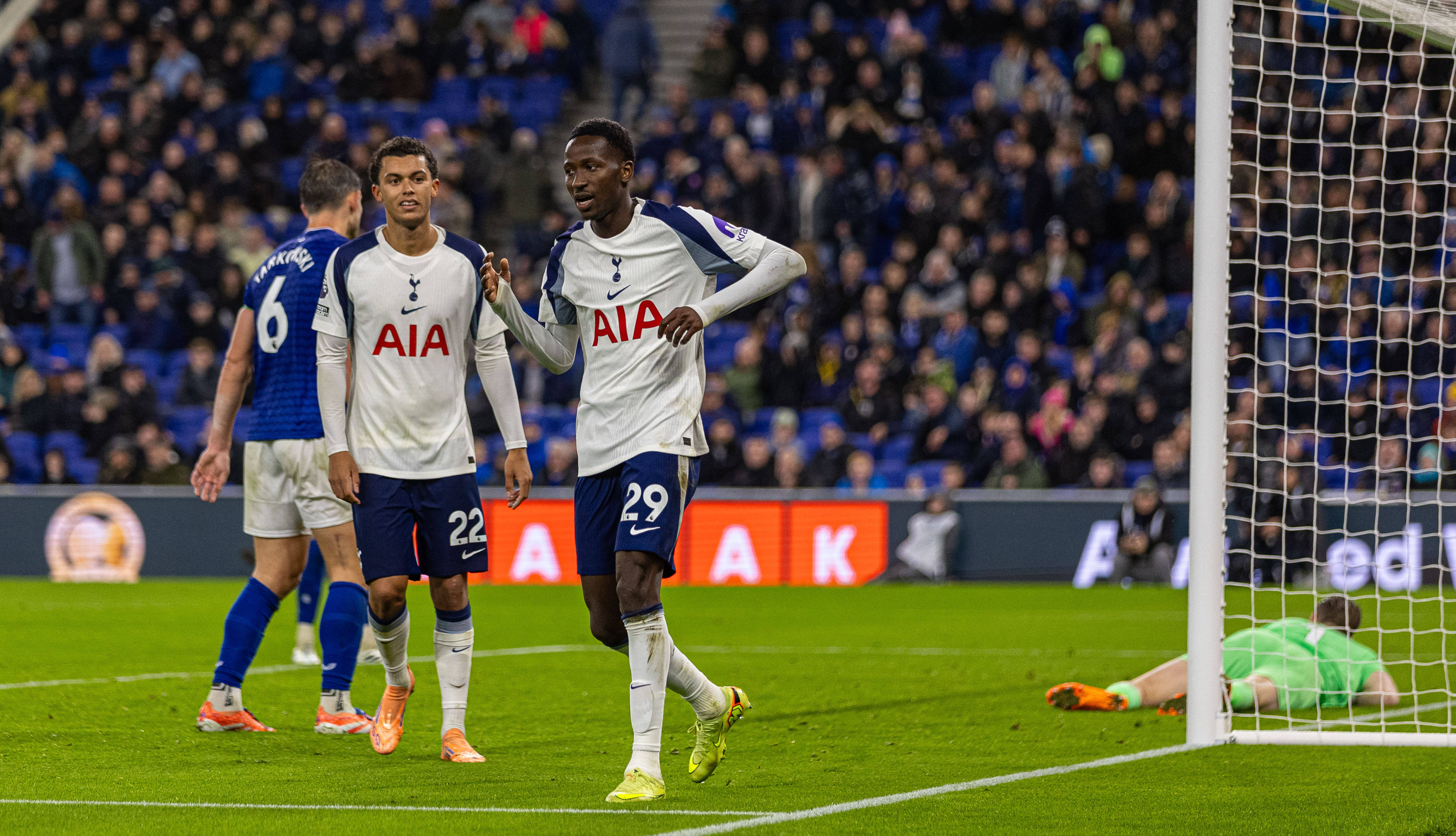 （体育）足球——英超：热刺胜埃弗顿