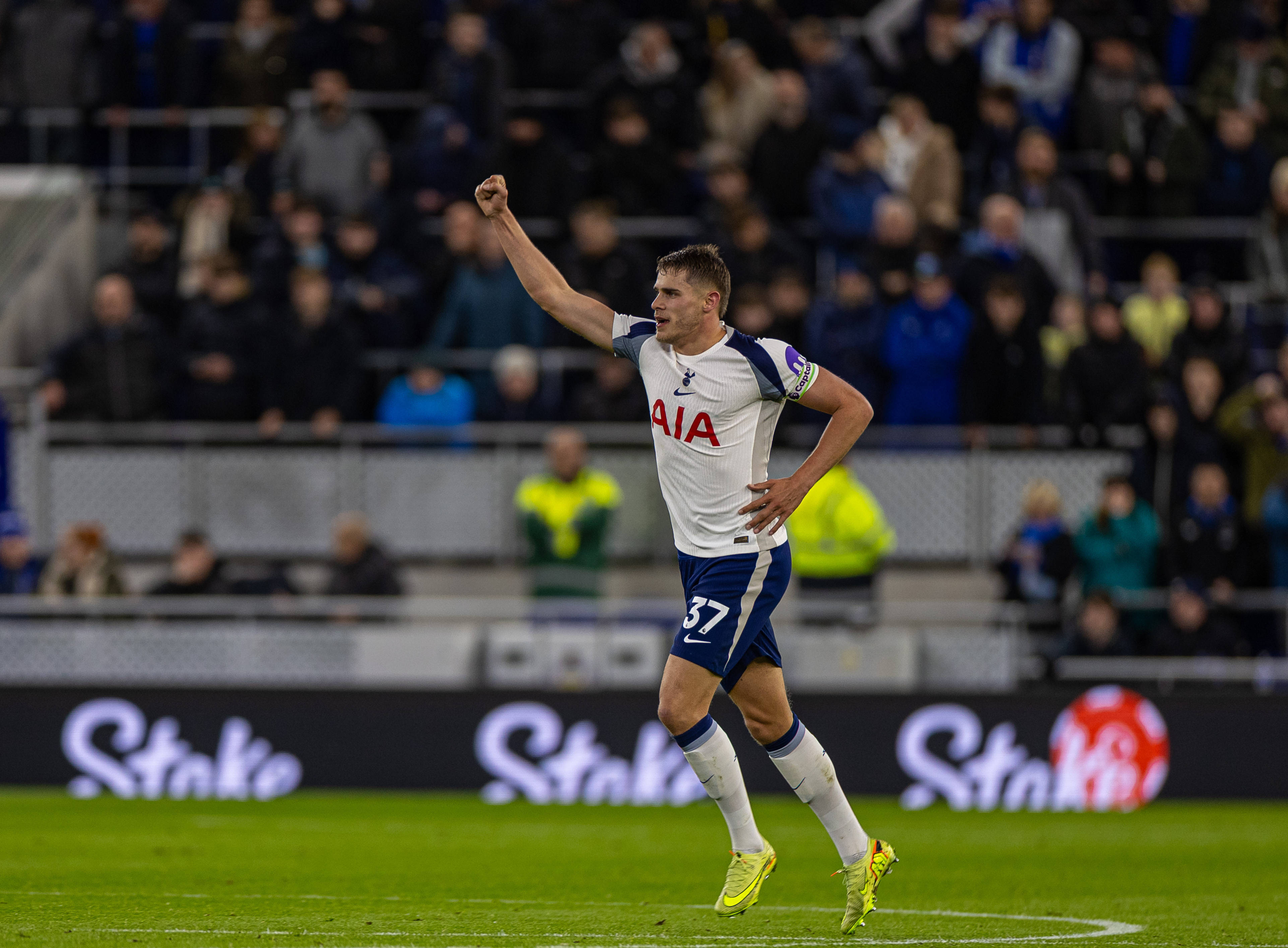 （体育）足球——英超：热刺胜埃弗顿