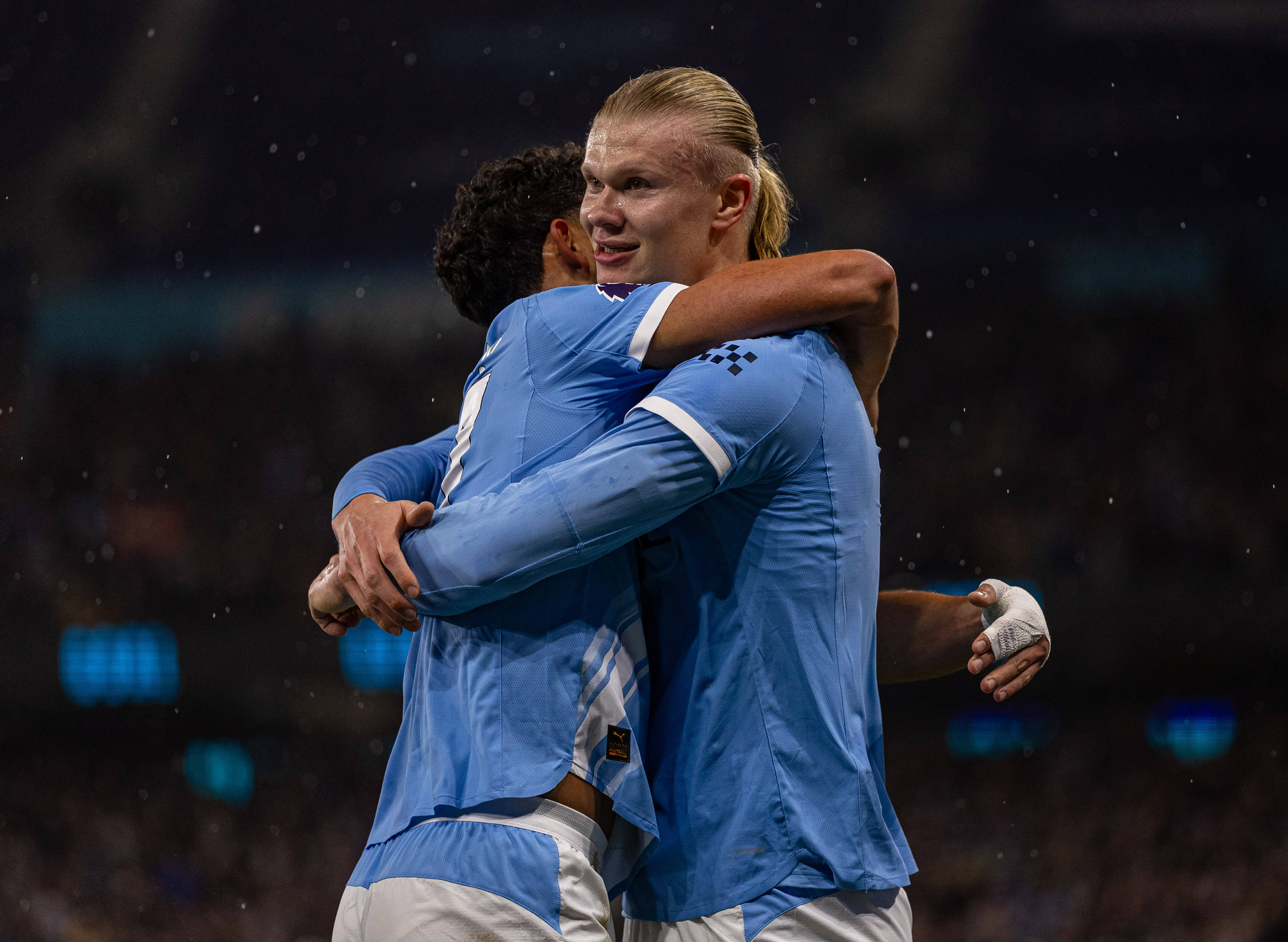 （体育）足球——英超：曼城胜利物浦