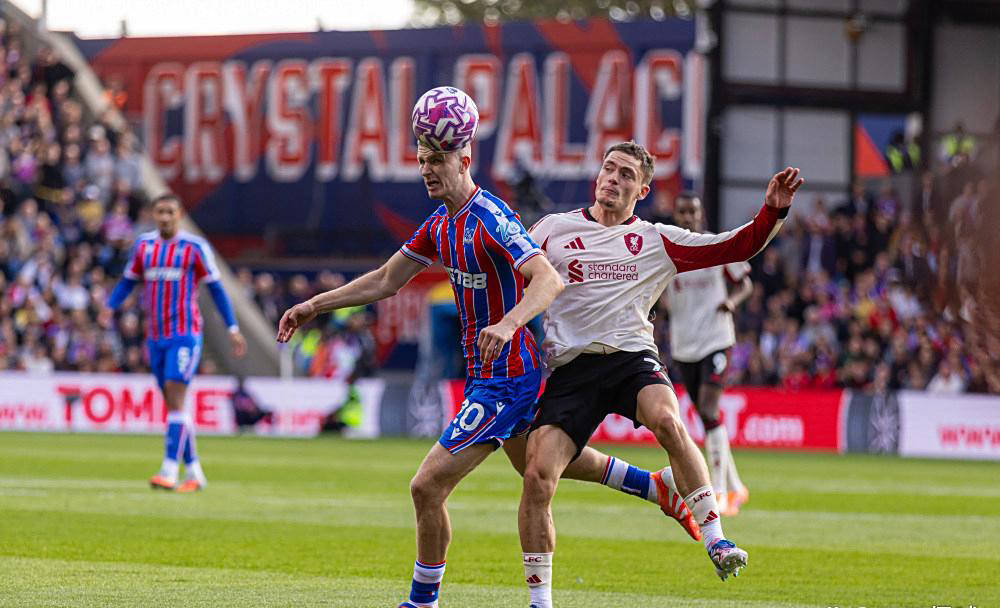 英超冠军争夺悬念增加，红军面临考验