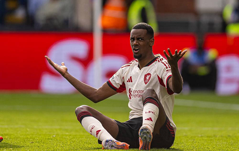 英超冠军争夺悬念增加，红军面临考验