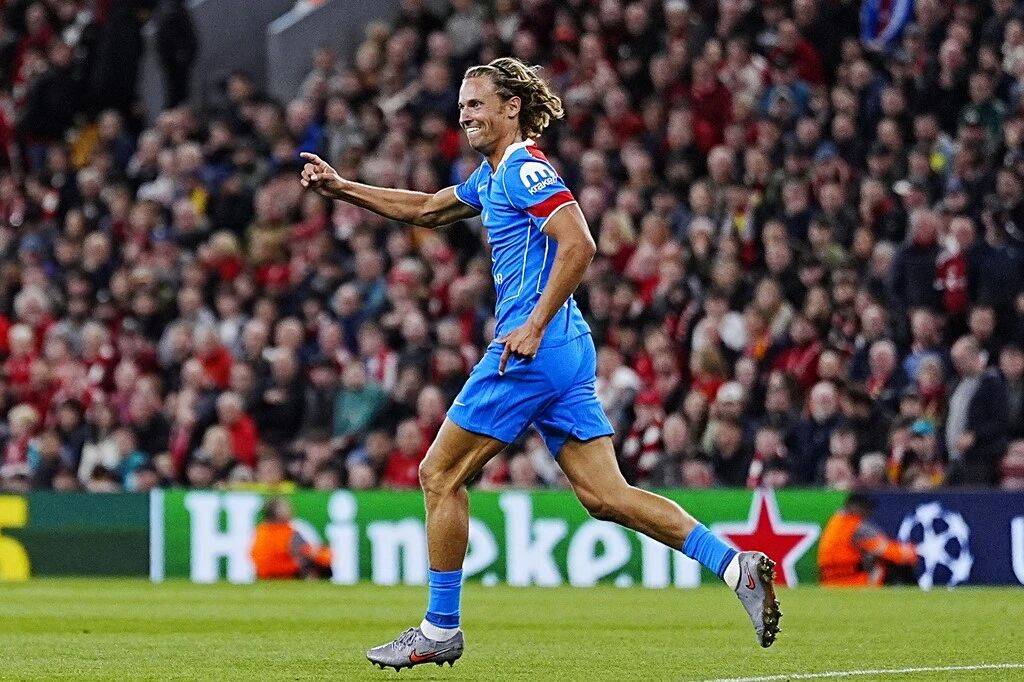 欧冠绝杀！英超冠军5场上演绝杀，拜仁继续刷爆欧冠历史