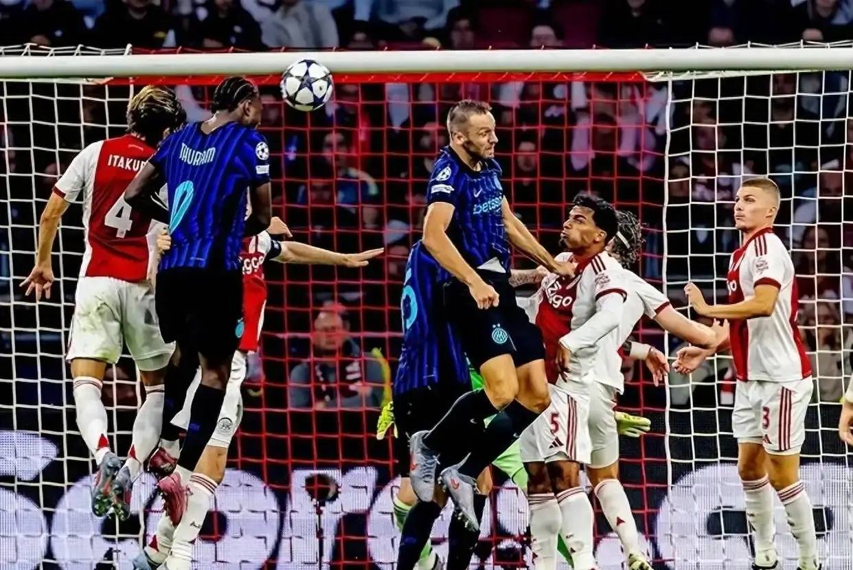 2000万挖意甲门神！国米多线作战遇苦主，欧冠奖金给足底气