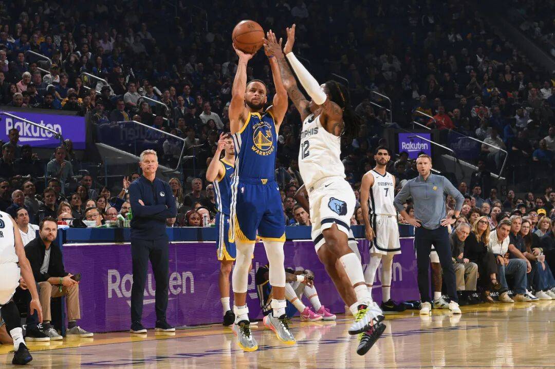 NBA | 杨瀚森背靠背仅得1分，约基奇三场三双创纪录