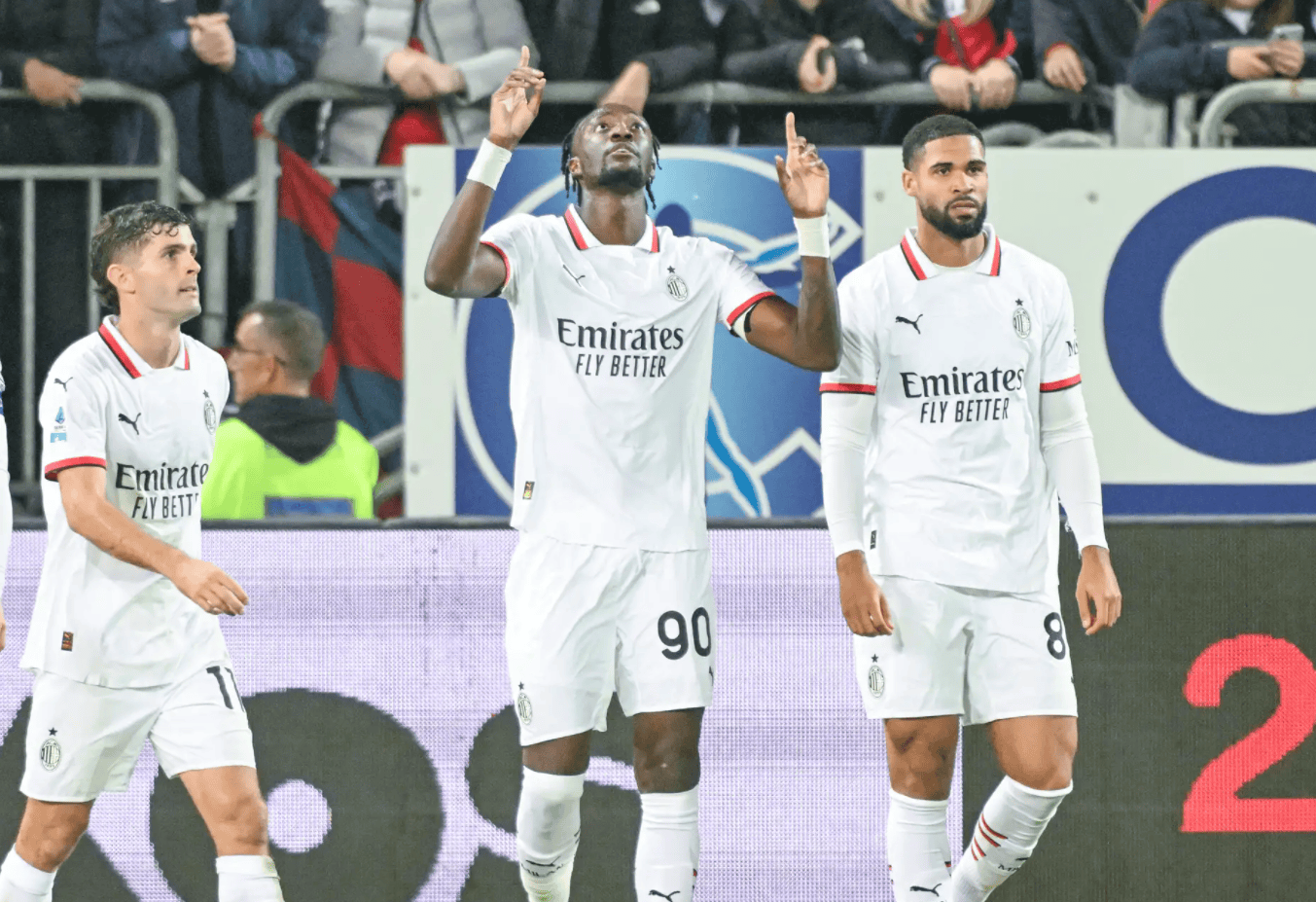 足坛狂欢一夜！欧冠7冠王3-2大逆转登顶意甲，红魔4-1大胜中资球队升第6