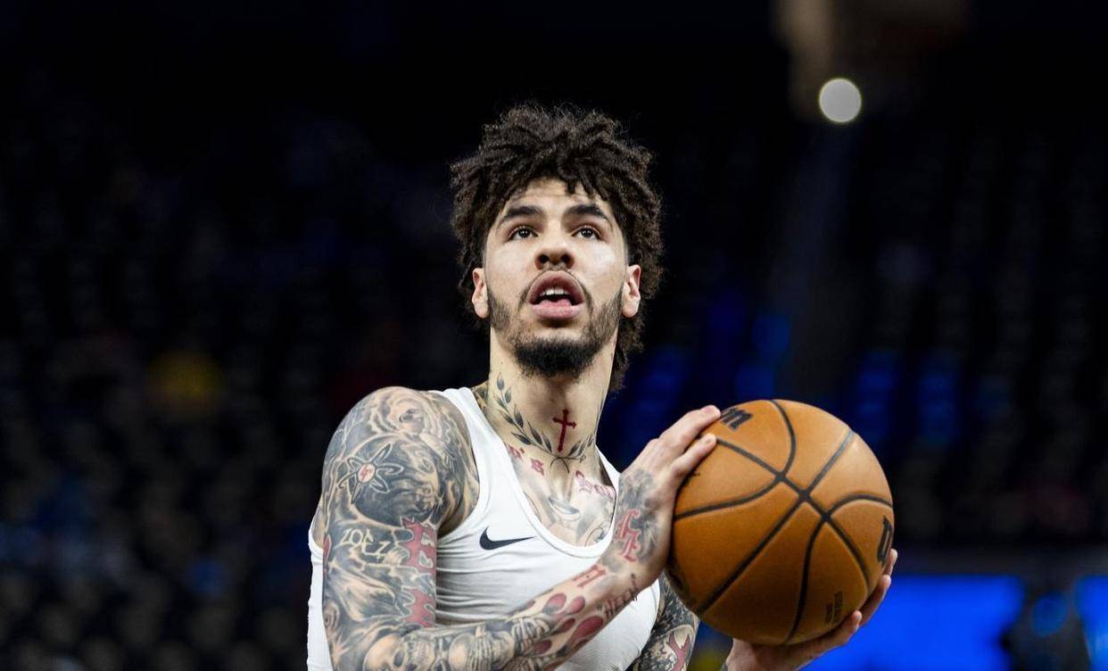 狂揽75分！勇士20分获胜，库里缔造NBA纪录，巴特勒忽然退场惹争议