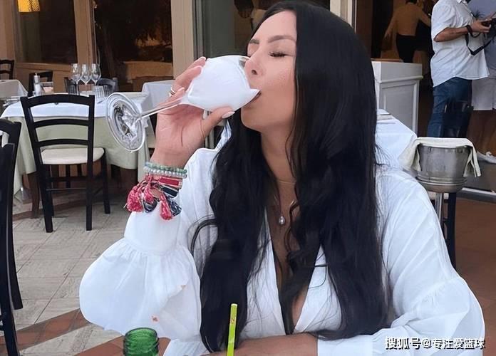 瓦妮莎遭十几位NBA球员示爱，媒体爆料其中还有科比的老队友